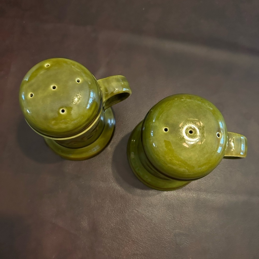 Vintage LA Pottery shakers - Picture 2 of 6